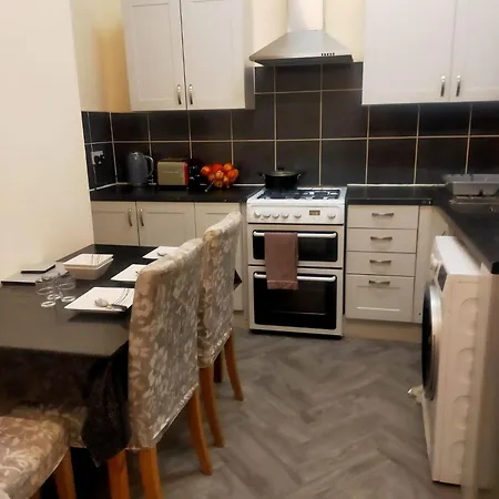 Newly Decorated Spacious Room, Women Only Rum i privatbostad *
