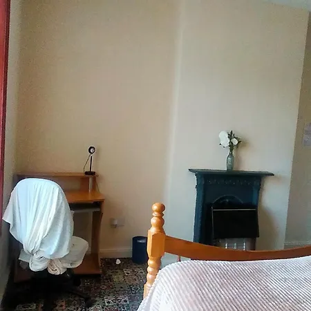 Newly Decorated Spacious Room, Women Only Rum i privatbostad