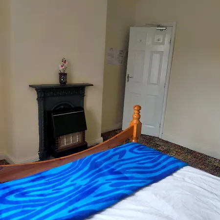 Newly Decorated Spacious Room, Women Only Rum i privatbostad